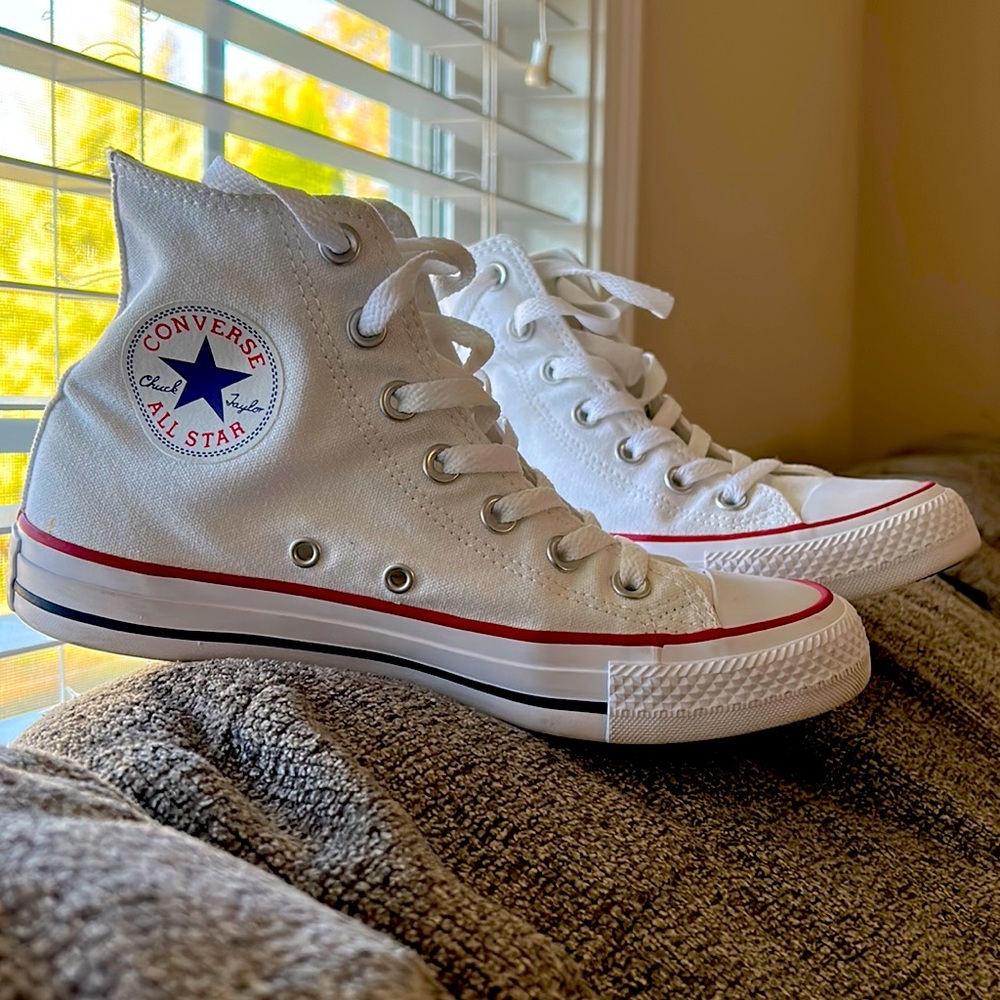 High top Chuck Taylor’s white size 4.5 men 6.5 women’s